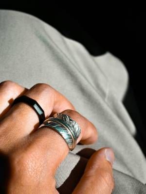  Какие украшения подарить брату на Новый 2026 год