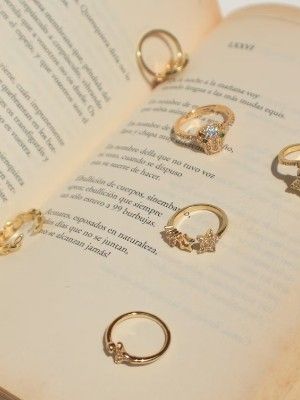 Украшения для библиотекарей