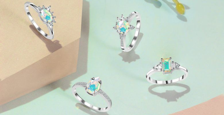 Какие украшения подарить теще на Новый 2026 год Огненной Лошади?