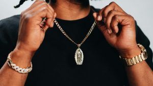 Какие украшения подарить сыну на Новый 2026 год Огненной Лошади? Какие украшения подарить сыну на Новый 2026 год Огненной Лошади?