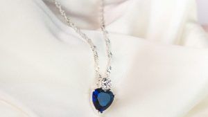 Какие украшения подарить родителям жены на Новый 2026 год Огненной Лошади?