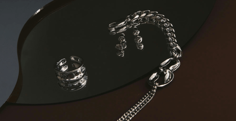 Украшения для хоккеистов и любителей хоккея: стандартные и необычные идеи