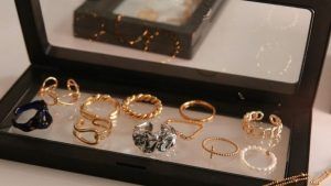 Какие украшения подарить дочери на Новый 2026 год Огненной Лошади? Какие украшения подарить дочери на Новый 2026 год Огненной Лошади?