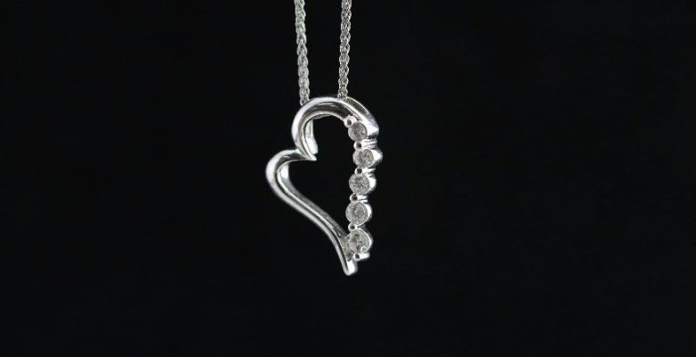 Почему белое золото почти всегда родированное (и что будет, если его не покрывать родием)?