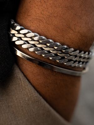 Какие украшения подарить племяннику на Новый 2026 год