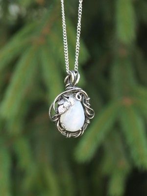 Какие украшения подарить маме парня на Новый 2026 год