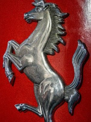 Какие украшения подарить мужу на Новый 2026 год