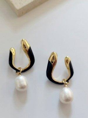 Какие украшения подарить родителям девушки на Новый 2026 год