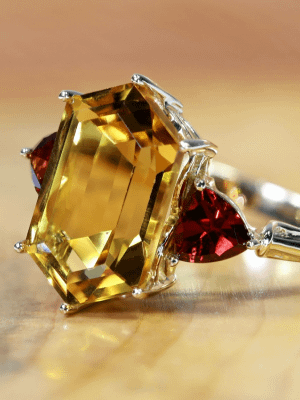 Какие украшения подарить родителям жены на Новый 2026 год