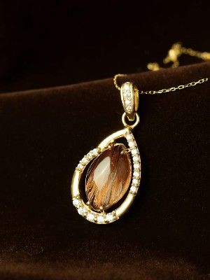 Какие украшения подарить воспитательнице на Новый 2026 год