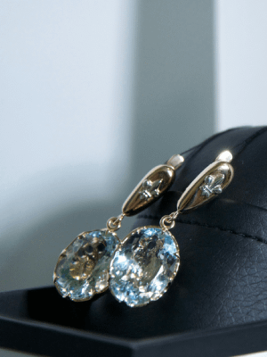 Какие украшения подарить дочери на Новый 2026 год Огненной Лошади