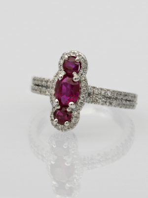 Какие украшения подарить свекрови на Новый 2026 год