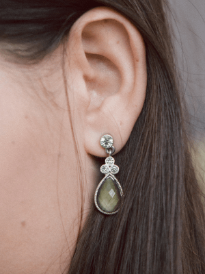 Какие украшения подарить теще на Новый 2026 год