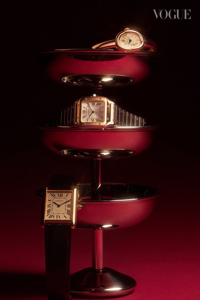 Мини-модель Baignoire de Cartier из розового золота; часы Louis Cartier Tank, большая модель из розового золота; маленькая модель Santos de Cartier из нержавеющей стали и жёлтого золота