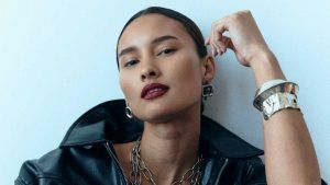 Как Chanel, Givenchy и независимые дизайнеры принимают ювелирный тренд 2026 года — серебро Как Chanel, Givenchy и независимые дизайнеры принимают ювелирный тренд 2026 года — серебро