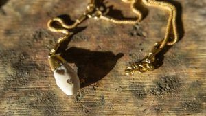 Коренная американка Кери Атаумби и ее украшения, ч. 2 Коренная американка Кери Атаумби и ее украшения, ч. 2