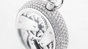 Кулон, воспроизводящий звуки радости