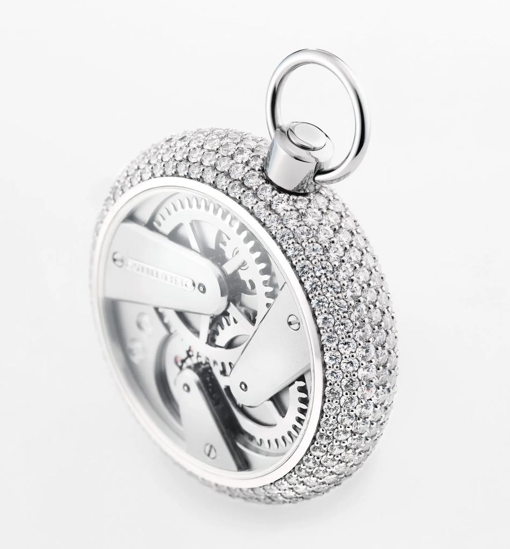 Кулон, воспроизводящий звуки радости