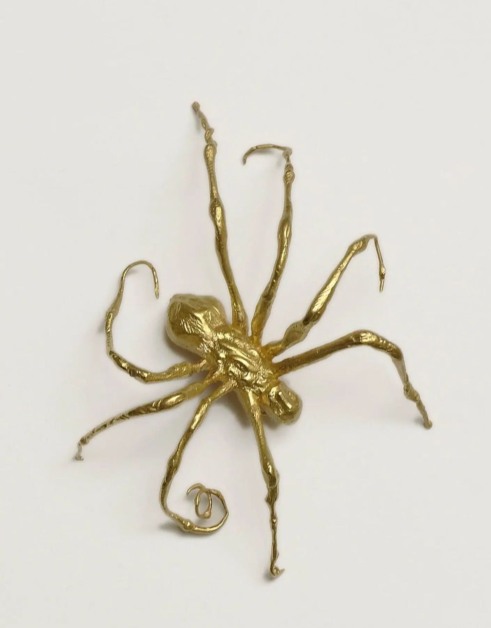 На выставке представлены ювелирные украшения от 45 художниц