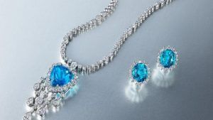 Огромный турмалин параиба установил рекорд в $ 4,2 млн на торгах Christie’s Огромный турмалин параиба установил рекорд в $ 4,2 млн на торгах Christie’s