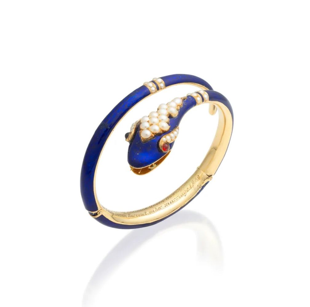 Браслет леди Гленконнер в форме змеи с эмалью и мелким жемчугом. Изображение: Bonhams