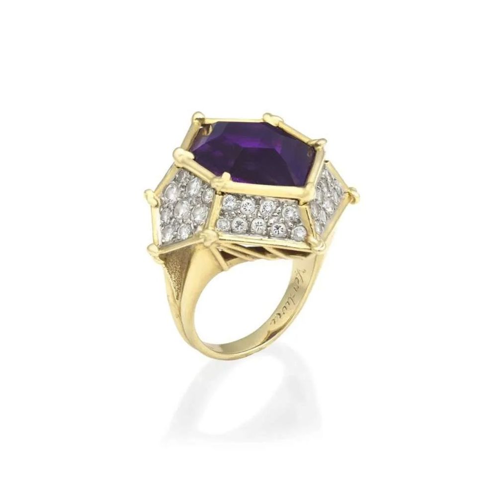 Кольцо леди Гленконнер с аметистами и бриллиантами было создано Фулько ди Вердурой. Изображение: Bonhams