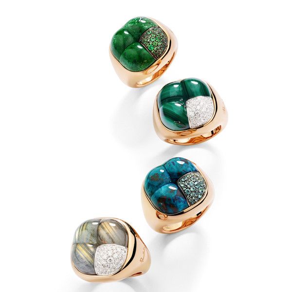 Кольца Mosaico от Pomellato из розового золота (сверху вниз) со скарном и хромовым турмалином, малахитом и бриллиантами, хризоколлой и турмалином параиба, а также лабрадоритом и бриллиантами Кольца Mosaico от Pomellato из розового золота (сверху вниз) со скарном и хромовым турмалином, малахитом и бриллиантами, хризоколлой и турмалином параиба, а также лабрадоритом и бриллиантами