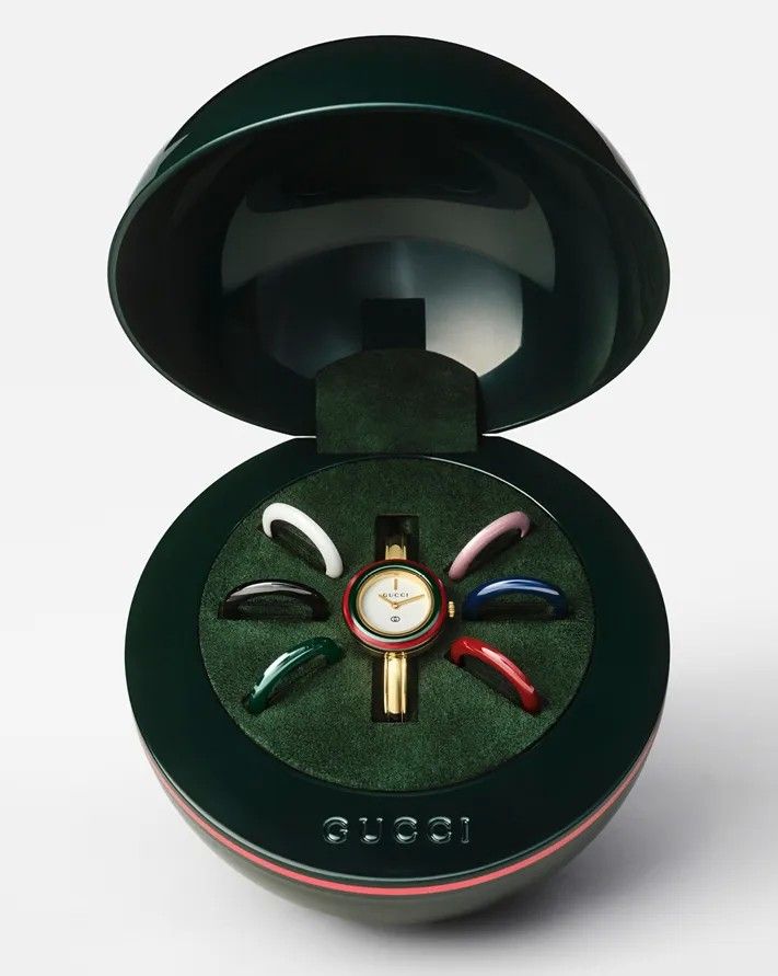 Футляр с замшевой подкладкой сохранит все ваши сменные безели Play