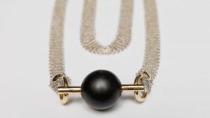 Застежки играют важную роль в дизайне некоторых ювелирных изделий