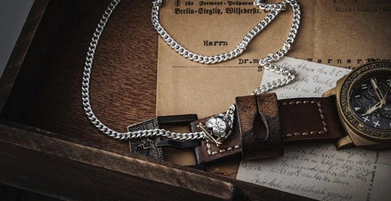 Какие украшения подарить любимому дедушке на 23 Февраля 2026?