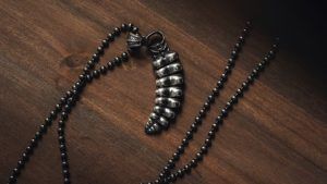 Какие украшения подарить зятю на 23 Февраля 2026?