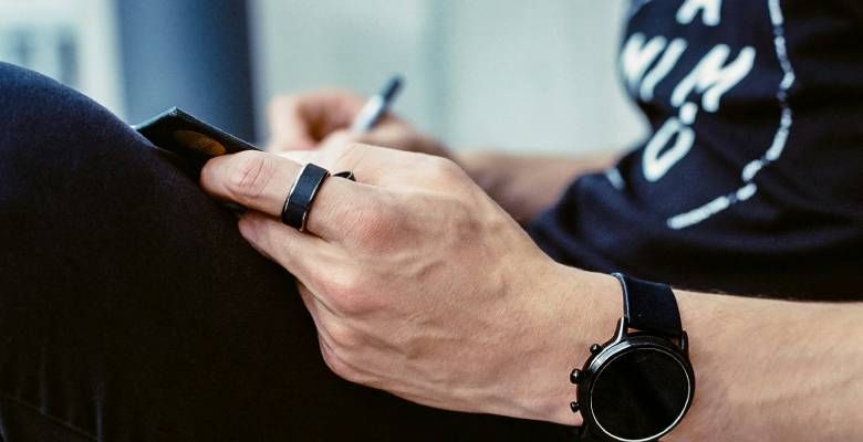 Какие украшения подарить любимому брату на День Святого Валентина 2026?