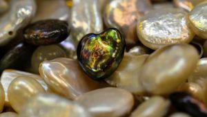 Почему жемчуг Кеши менее прочный, чем другие разновидности жемчуга