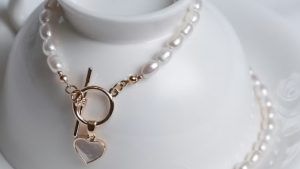 Как подобрать цвет жемчуга под оттенок кожи?