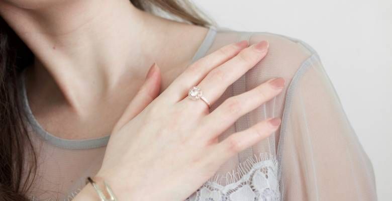 Какие украшения подарить любимой бабушке на День Святого Валентина 2026?