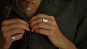 Можно ли носить украшения в соленой морской воде?