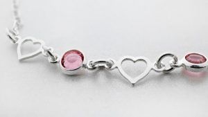 Какие украшения подарить любимой девушке на День Святого Валентина 2026?