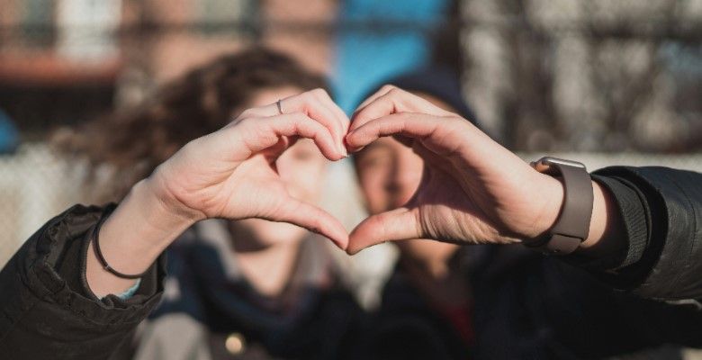 Какие украшения подарить любимому парню на День Святого Валентина 2026?