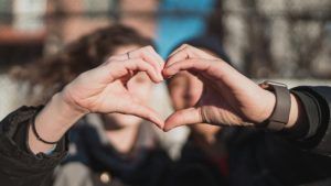 Какие украшения подарить любимому парню на День Святого Валентина 2026?