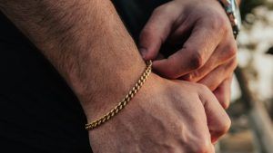 Какие украшения подарить любимому брату на 23 Февраля 2026?