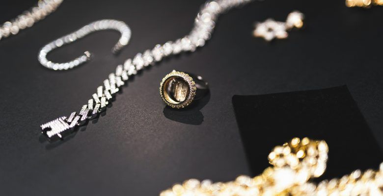 Какие украшения подарить любимому папе на 23 Февраля 2026?