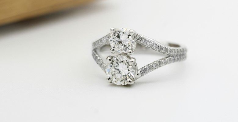 Какие украшения подарить невестке на 8 Марта 2026?