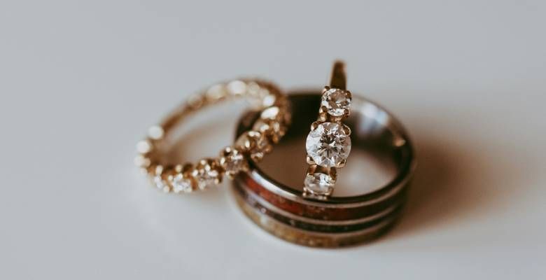 Почему бриллиант круглой формы обычно дороже, чем другой формы того же веса?