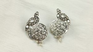 Какие украшения подарить свекрови на День Святого Валентина 2026?