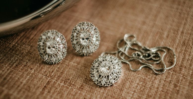 Какие украшения подарить теще на День Святого Валентина 2026?