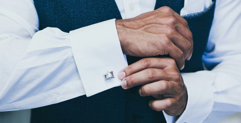 Какие украшения подарить свекру на День Святого Валентина 2026?