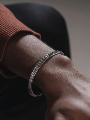  Какие украшения подарить любимому брату на 23 Февраля 