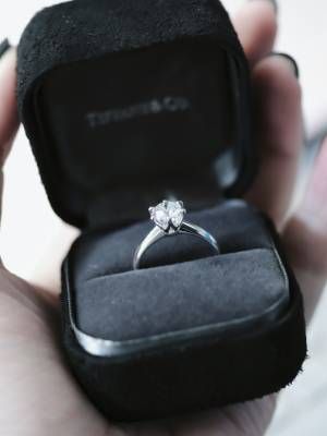 Белое, желтое или розовое: с каким золотом бриллиант блестит ярче