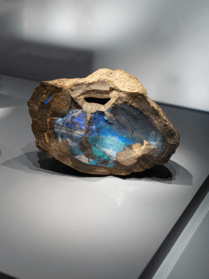 Как отличить натуральный опал от опаловидного кварца