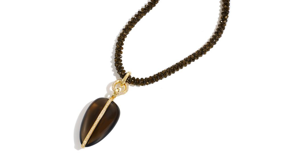 Ожерелье Aura от By Pariah с подвеской Pebble размера XL из дымчатого кварца с бриллиантами в оправе из 14-каратного желтого золота на цепочке Lumia из ограненного обсидиана Ожерелье Aura от By Pariah с подвеской Pebble размера XL из дымчатого кварца с бриллиантами в оправе из 14-каратного желтого золота на цепочке Lumia из ограненного обсидиана